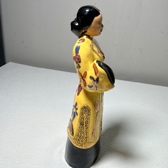 Vintage HandPainted Figurines Gold Trim Set of 2 - Picture 10 of 11